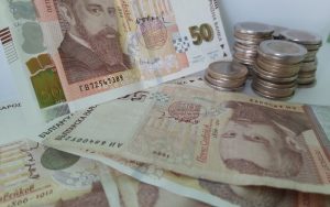 Заплатите във ВСС надхвърлиха 14 000 лв.