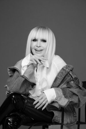 Лили Иванова пак на национално турне. Вижте кога и къде