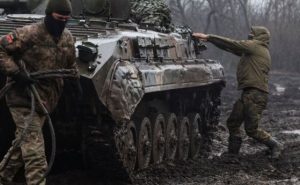 Руската примка около Бахмут се затяга