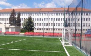 Ако не е заплаха за бомба, ще е пожар: пламна училище в Бургас