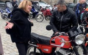 Изборни ексцесии: Корнелия и Мая яхнаха мотори, ДПС – рок бичи!