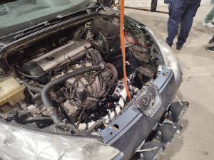 НА МИТНИЧАРИТЕ ИМ ПАДНАХА ЧЕНЕТАТА: Спипаха мигрантка, скрита при двигателя на кола (СНИМКИ)