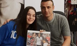 23-годишна студентка събра над 400 автографа от известни личности