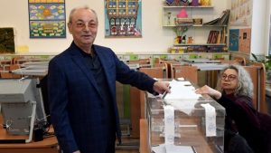 Вотът в Турция: Опашка от попълващи декларации за гласуване
