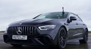 Два от най-мощните Mercedes-и се изправят един срещу друг, за да решат модерния спор (ВИДЕО)