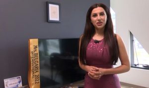 Мисис България скри шапката на шеф Манчев в „Черешката на тортата“