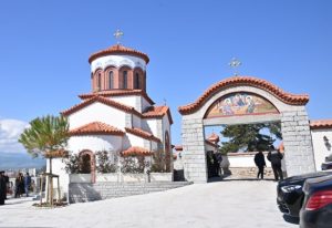 Парапланерист падна върху покрива на храм в Пловдив