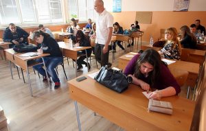Заради ниските оценки: Обмислят промени в изпитния формат на матурите и НВО