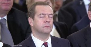 Радев за мир? Шествия за мир? Ау, касетъчни бомби? Пияндурникът Медведев посече путинофилите у нас