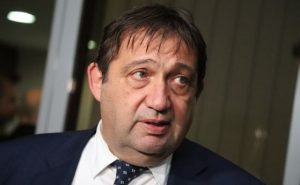 С шанс, без шанс: Ексминистърът Шишков гледа към кметския стол на София
