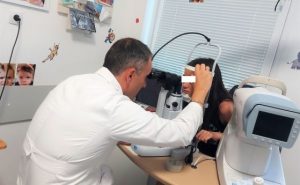 Стрела се заби в окото на дете при игра с лък