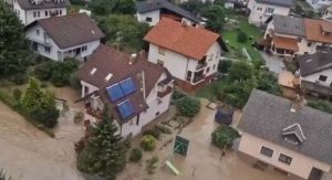 Жълт код за опасни валежи е обявен за цяла България в неделя