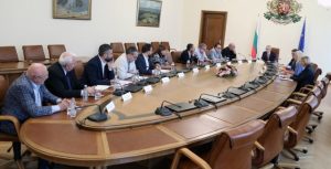 Кабинетът и туристическият бранш стартират диалог за допълнително изсветляване на бизнеса