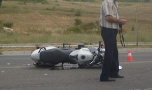 Малолетни катастрофираха с мотоциклет тази нощ, 13-годишно момиче е с опасност за живота