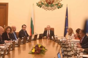 Денков преди вечерна сбирка на кабинета: За 3 месеца трябваше да свършим работа, бавена години