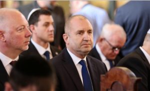 Радев се помоли за мир в Софийската синагога