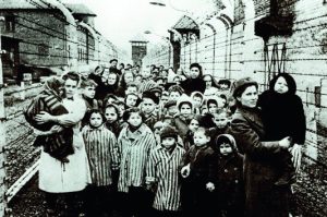 Днес почитаме жертвите на Холокоста