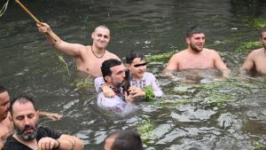 Мартин Мирчев извади Богоявленския кръст от река Тунджа в Елхово и дари наградата си