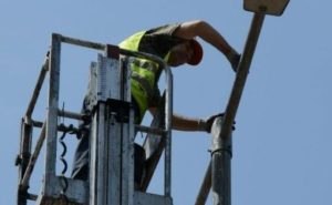 Благоевград похарчи половин милион за нови лампи, но няма стълбове, на които да ги монтира