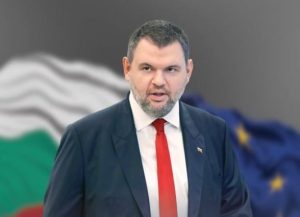 Ето “ КОЙ кара влака“: Пеевски призова Борисов да започне преговори, обвини анализатори и Радев за подмяна на демокрацията