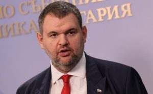 ДПС: ИТН да връща мандата. Радев, между два полета, да насрочи изборите