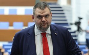 Пеевски: Радев кацна и отиде на прием. ДПС искаме разговор с МВР и МО за нови хеликоптери