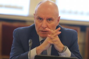 Шестима шефове на БНБ гласуваха против подуправителя Андрей Гюров