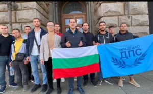 Двете ДПС-та са пред ЦИК. Спорят кой се е наредил първи