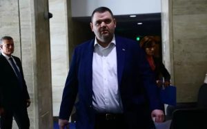 Съдът отхвърли поредни жалби на Доган срещу Пеевски
