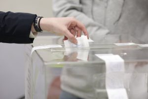 Хаосът в секциите в Благоевградско може да компрометира изборите