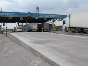 По 18 часа чакат камиони на “Дунав Мост“ при Русе