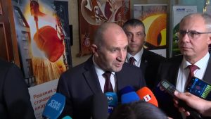 Радев: Сглобката, в апетита си за власт, схруска Конституцията