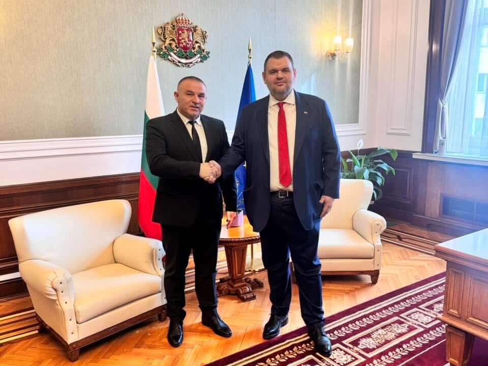 Българите спасиха Федерацията по щанги, защото Шиши го направи с откраднатите от тях пари!