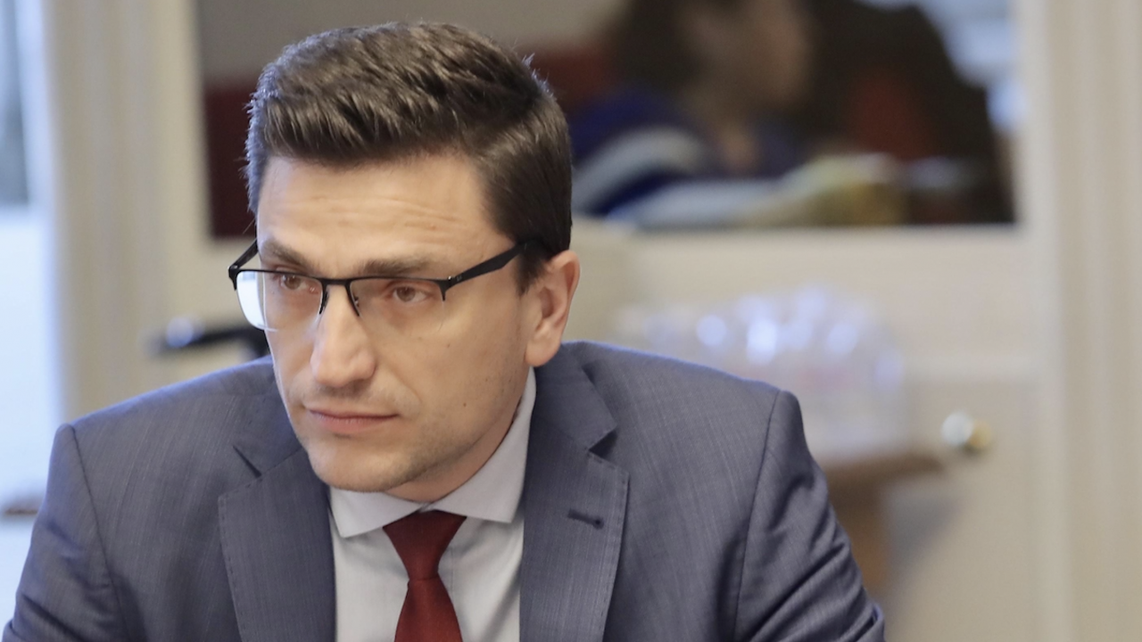 Още този месец България ще изпълни и последния критерий за влизане в еврозоната