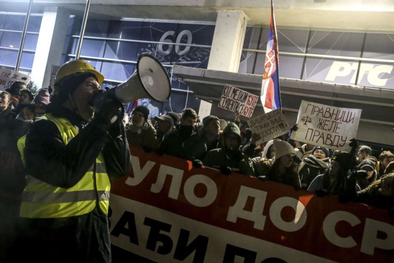 Протестите в Сърбия продължават: 55 000 протестираха срещу Вучич