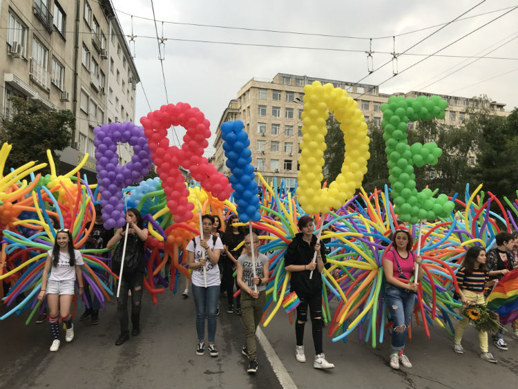 Тъжна вест покоси всеки роден гей! Тръмп спря парите за Розовия Прайд в София!