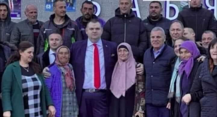 Абсурдно е Пеевски да атакува Сорос, ако претендира да изрзява гласа на малцинствата и на ДПС!