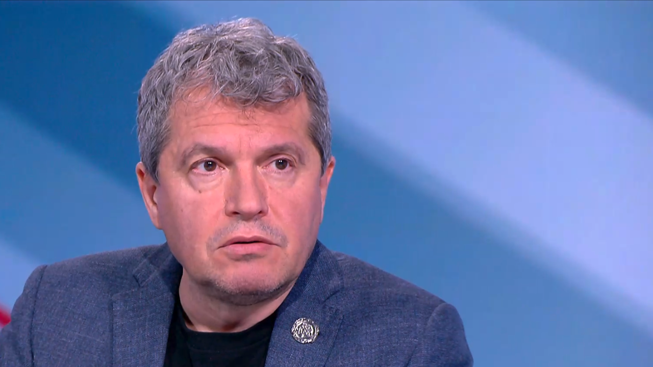 Журналистът Петър Илиев: Всички работещи да се готвят за по-високи данъци и осигуровки