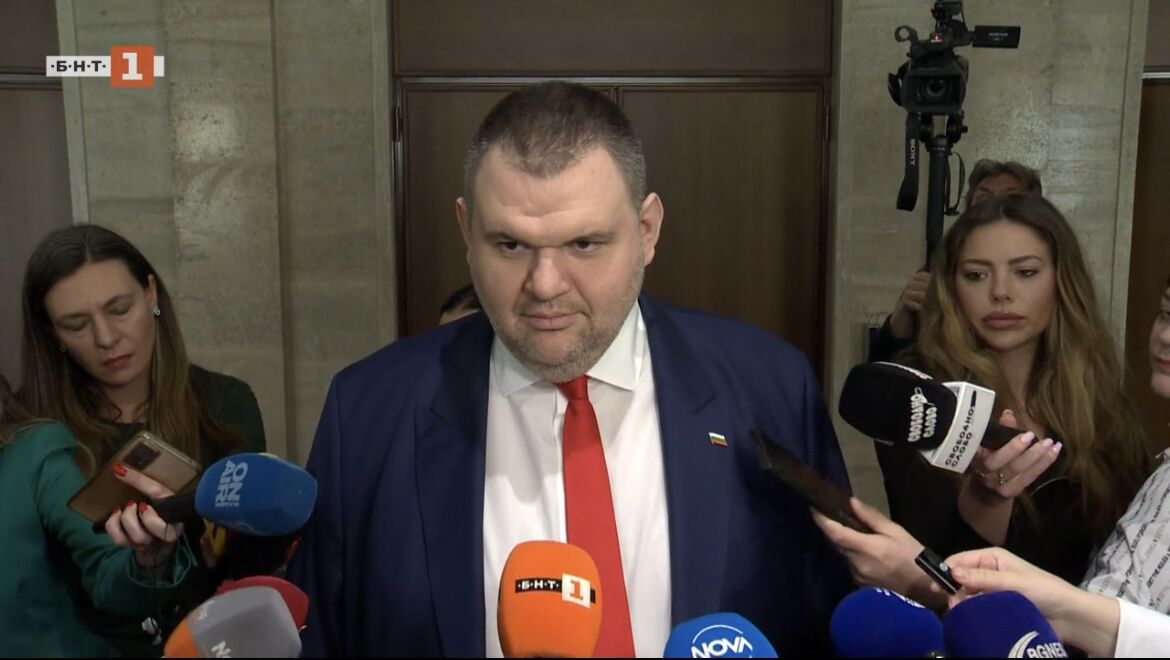 Левият популист в Цирк дьо Пеевски с нова клоунада: “Никакви икономии на чиновниците! Има пари! ПП/ДБ са наркомани, боклуци, измет…”