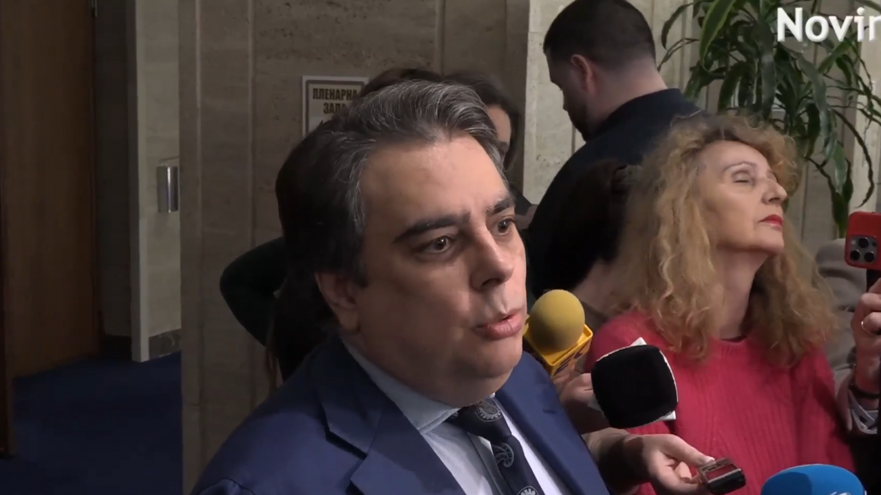 От МФ отговориха на Асен Василев за Националния план за въвеждане на еврото в България