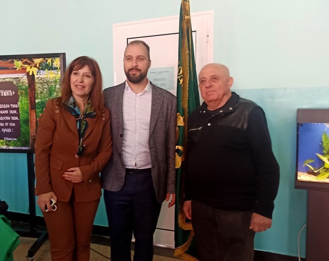 Скандал! Ето я директорката на столично школо, хваната с подкуп! Близка е до кмет на ПП-ДБ и „Спаси София (СНИМКИ)