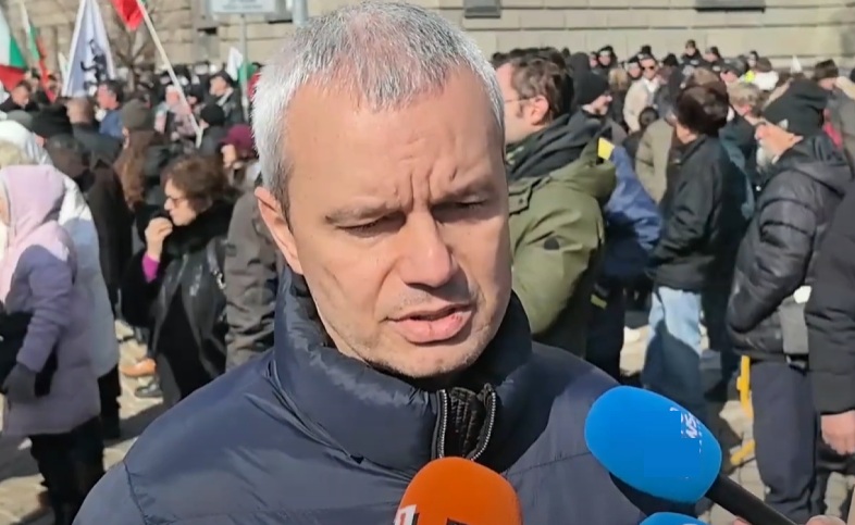 След простотията с боята: Бунт срещу Костя Копейкин