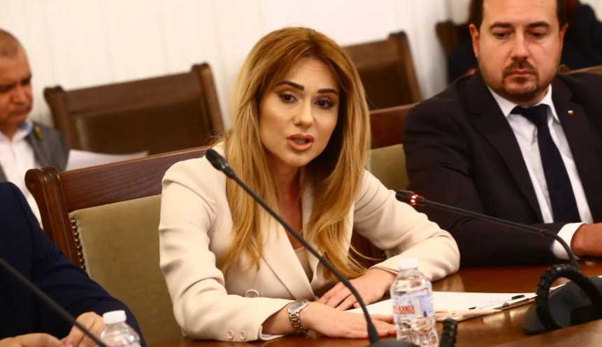 Хубавата Мария се натиска за омбудсман