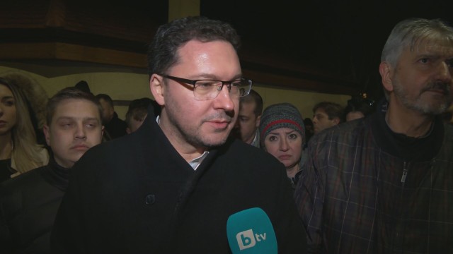 Контролира ли съдружник на Нотариуса полицията в Бургас? Министърът обеща проверка