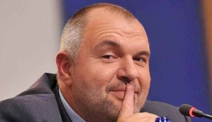 Борисов няма как да бъде премиер с воденичния камък Пеевски на врата си!