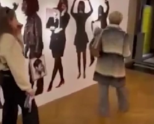 Изгониха Елеонора Митрофанова от изложба със скандирания „Убийца“ и „Тук не е Москва“ (Видео)