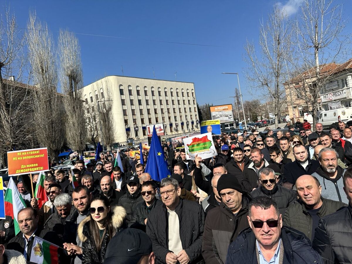 Лоялисти към Ахмед Доган настояват ДПС да напусне управлявашата конфигурация Борисов – Пеевски!