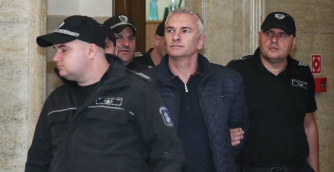 Морал до поискване: Кеш, имоти, джипове – за какво му е на деребея имунитет?