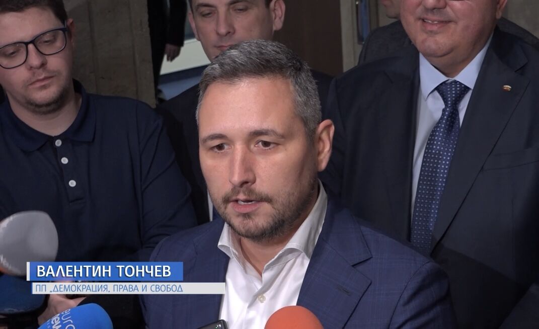 Острието на Доган разби Пеевски: Направи троен тулуп и се завъртя като фурнаджийска лопата за Украйна! (ВИДЕО)