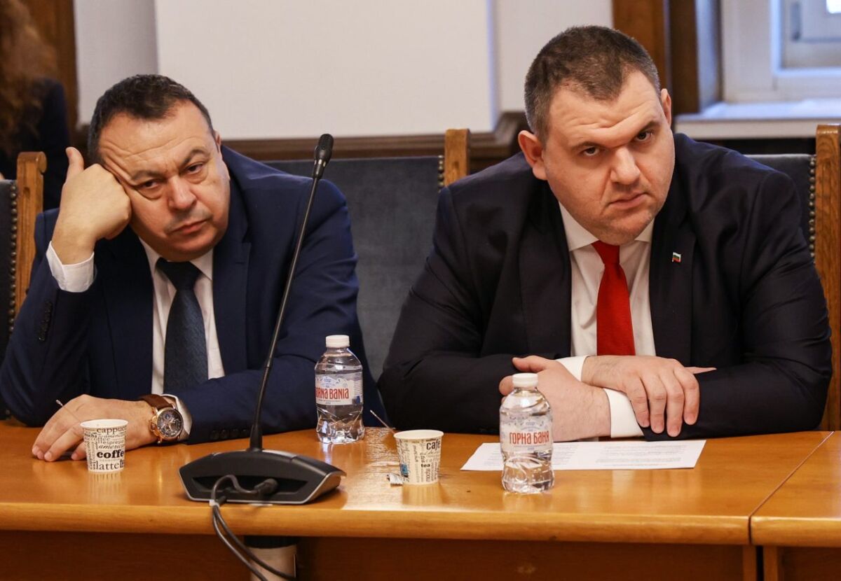 Пеевски и Хамид Хамид предлагали безумието групите в НС да имат минимум по 12 депутати! Ето за какво Шиши кеши 1 милион!